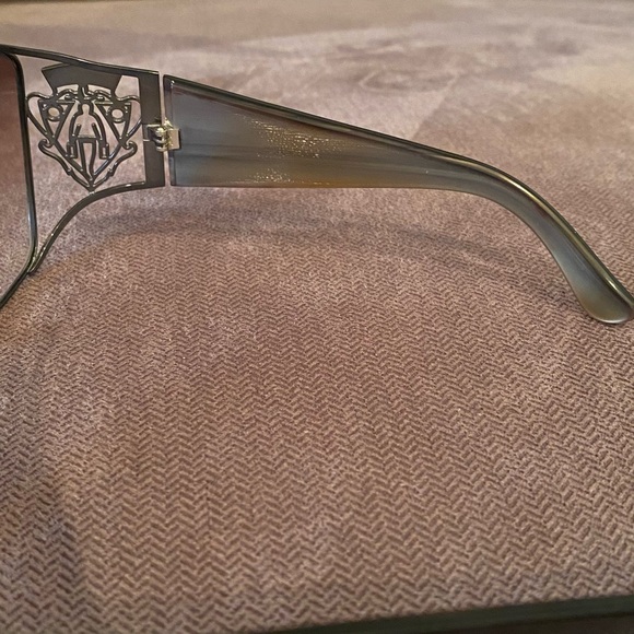 Gucci Sunglasses - Picture 5 of 6